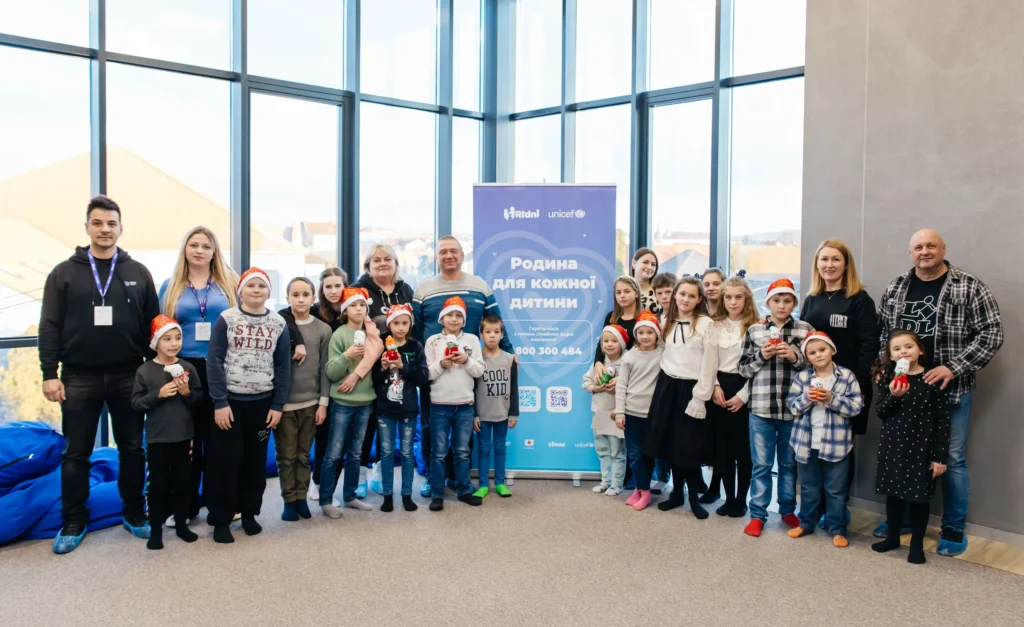 Групи підтримки існуючих сімейних форм виховання для усиновлювачів, опікунів, прийомних батьків та батьків-вихователів ДБСТ відбуваються у Львівській та Закарпатській областях