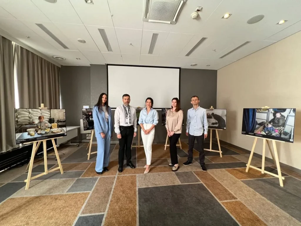 Фотовиставка «SNAP THE WAR» у Варшаві