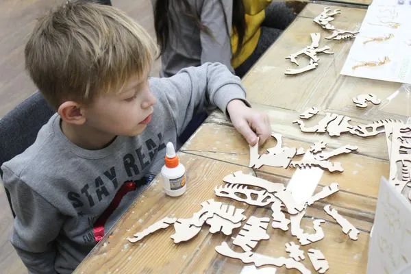 Рідні подарували настільні ігри дітям