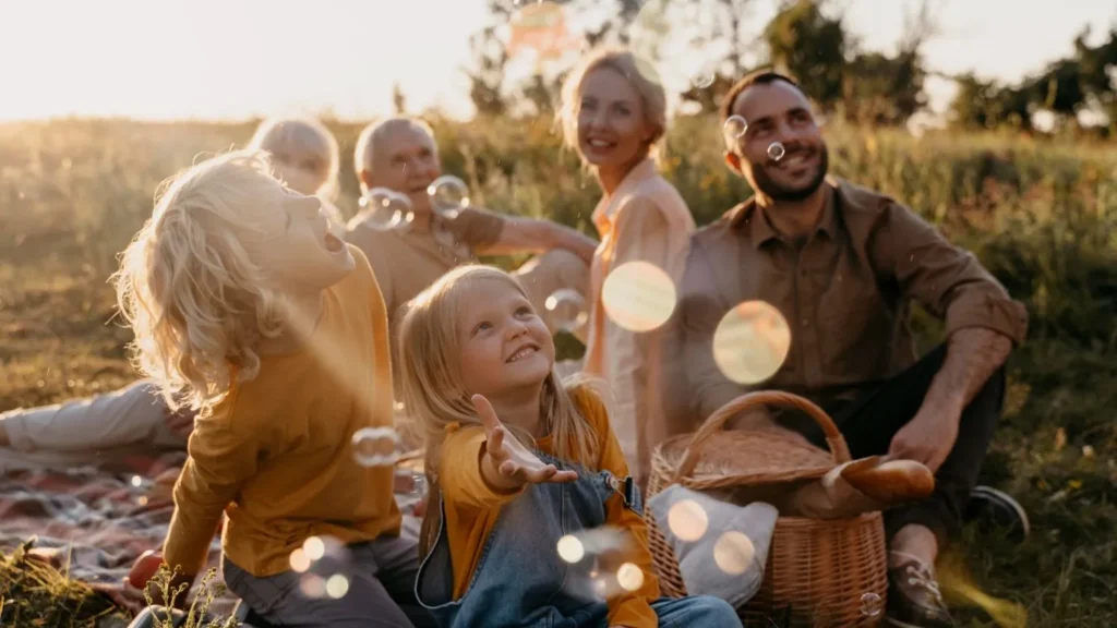Мрієте про велику сім'ю? Дізнайтеся більше про дитячий будинок сімейного типу (ДБСТ).