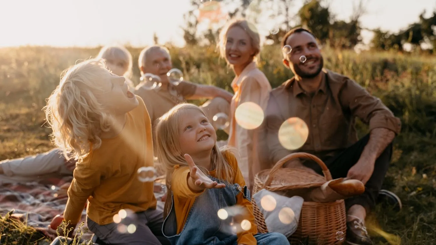 Мрієте про велику сім'ю? Дізнайтеся більше про дитячий будинок сімейного типу (ДБСТ).