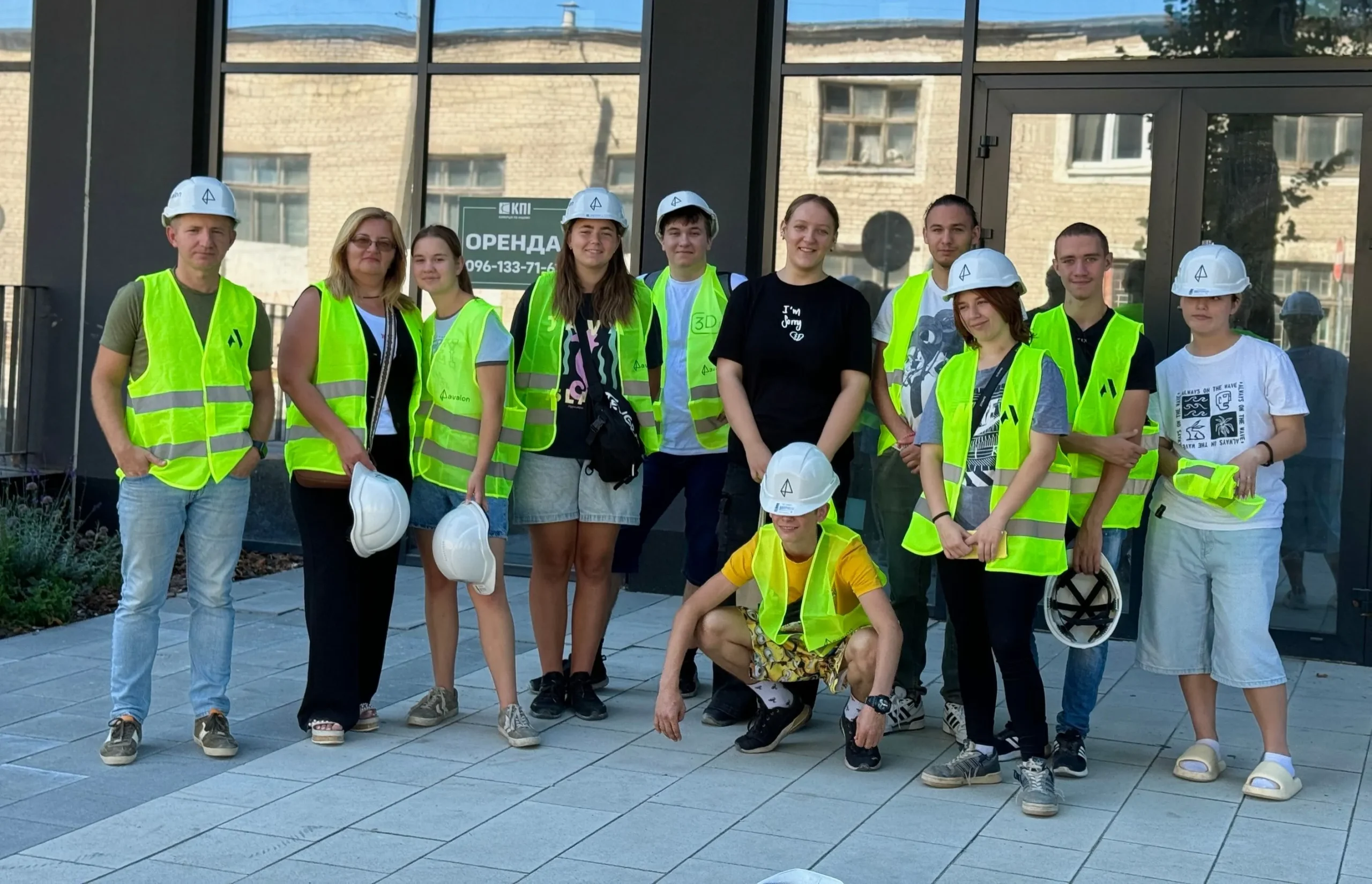 З 13 по 15 серпня наші підлітки мали унікальну можливість відвідати будівництво "Авалон", ресторан "Челентано" та готель "Ібіс".