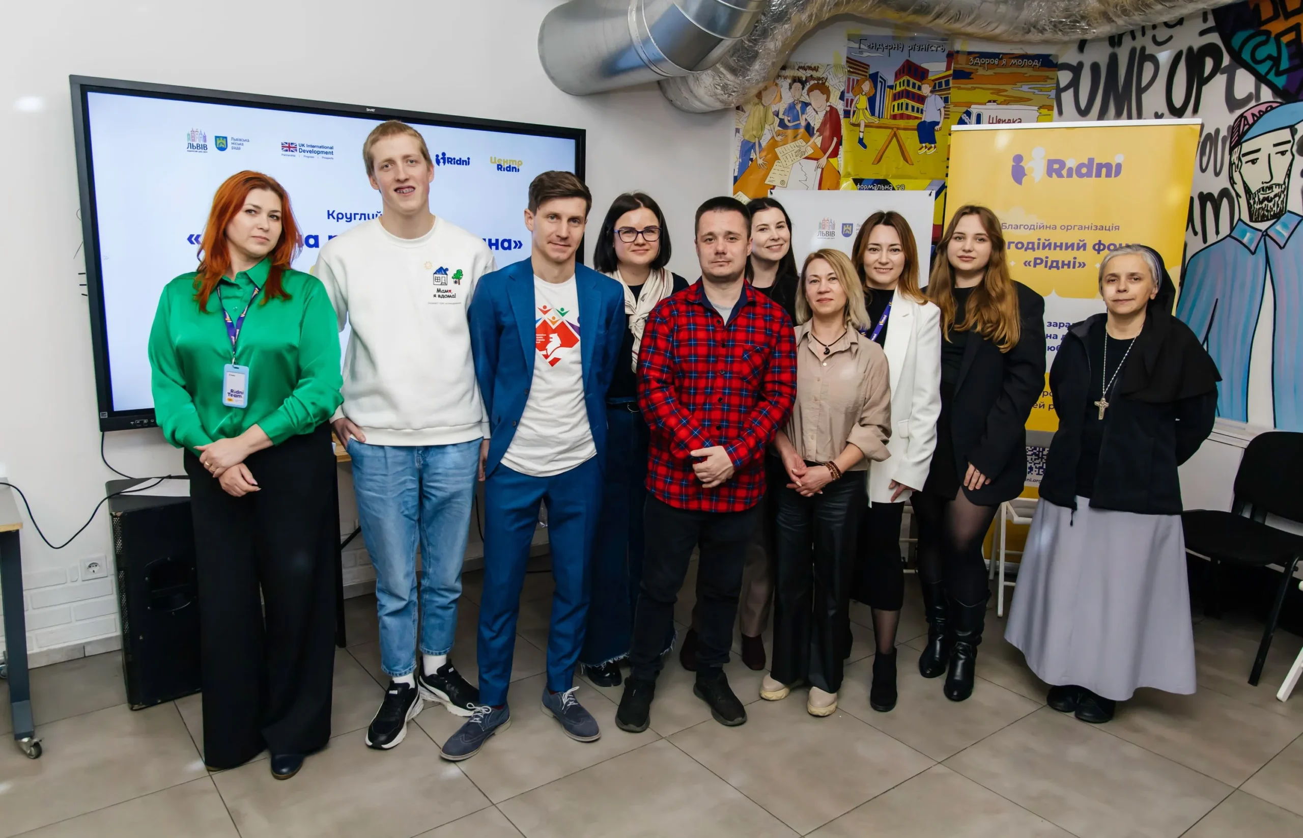 Цього разу ми зібрали експертів, фахівців, представників комунальних установ та організацій міста, щоб обговорити важливі аспекти адаптації дітей у нових сім’ях.