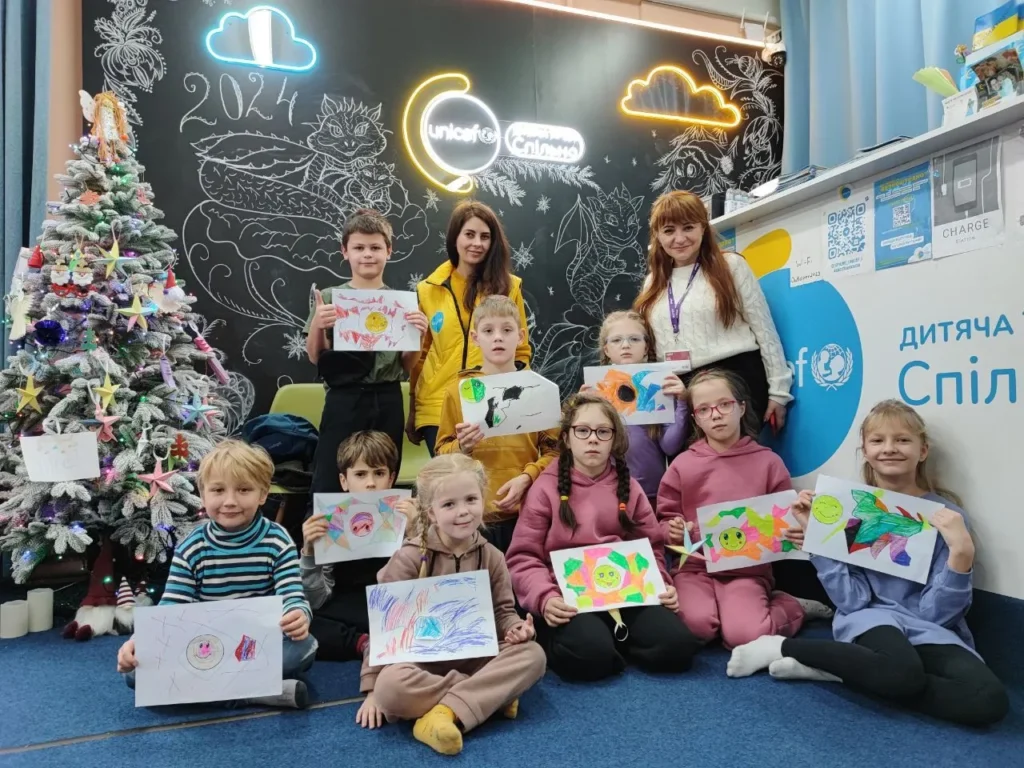 Заняття для дітей, підліткові та батьківські клуби