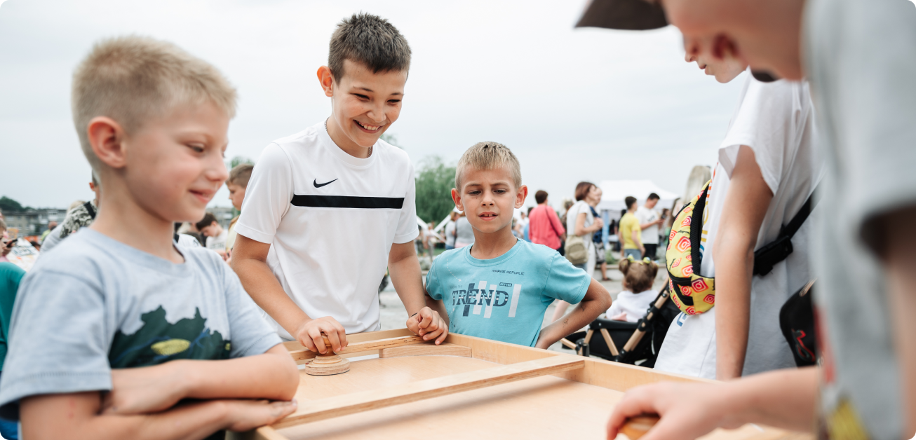 Команда фонду Рідних та продукти