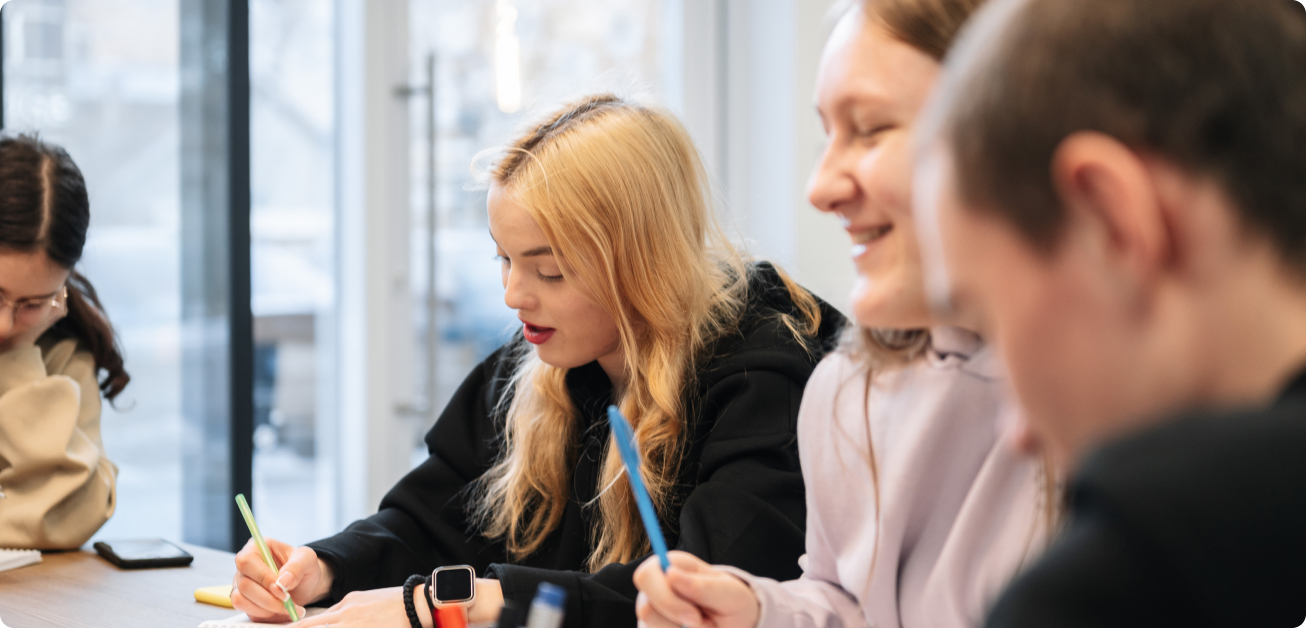 Допомога підліткам і молоді