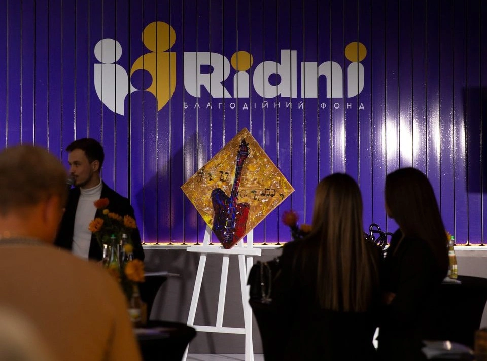 На аукціоні продали картини та скульптури дітей з дитбудинків