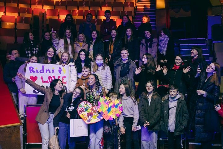 Джамала зустрілася з дітьми-сиротами