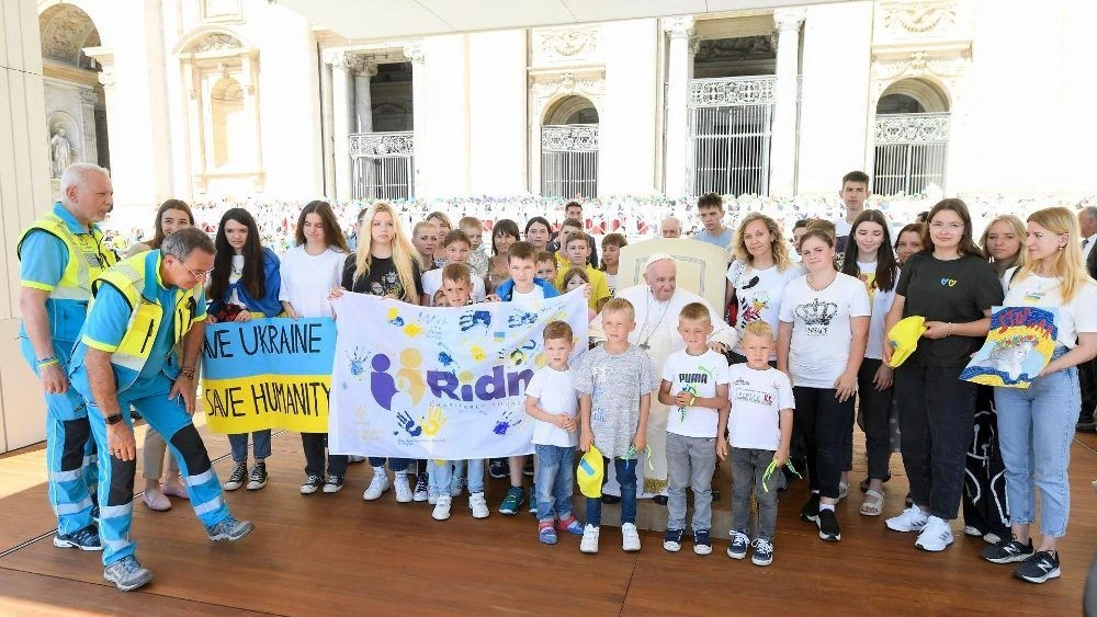 Папа зустрівся з групою дітей з України