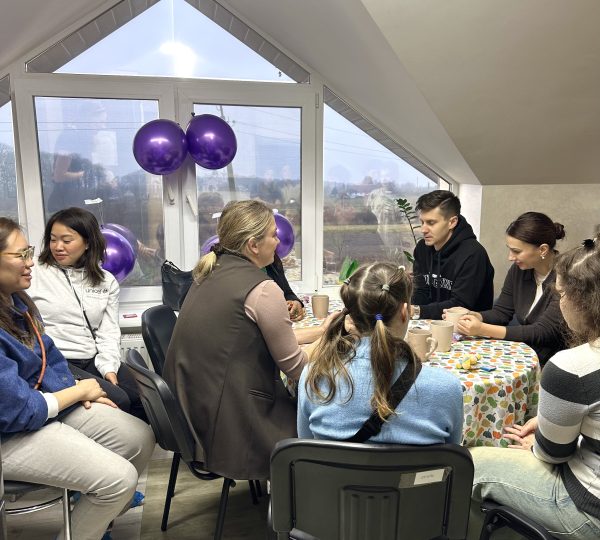 Представники UNICEF відвідали сімейну домівку у Рясному