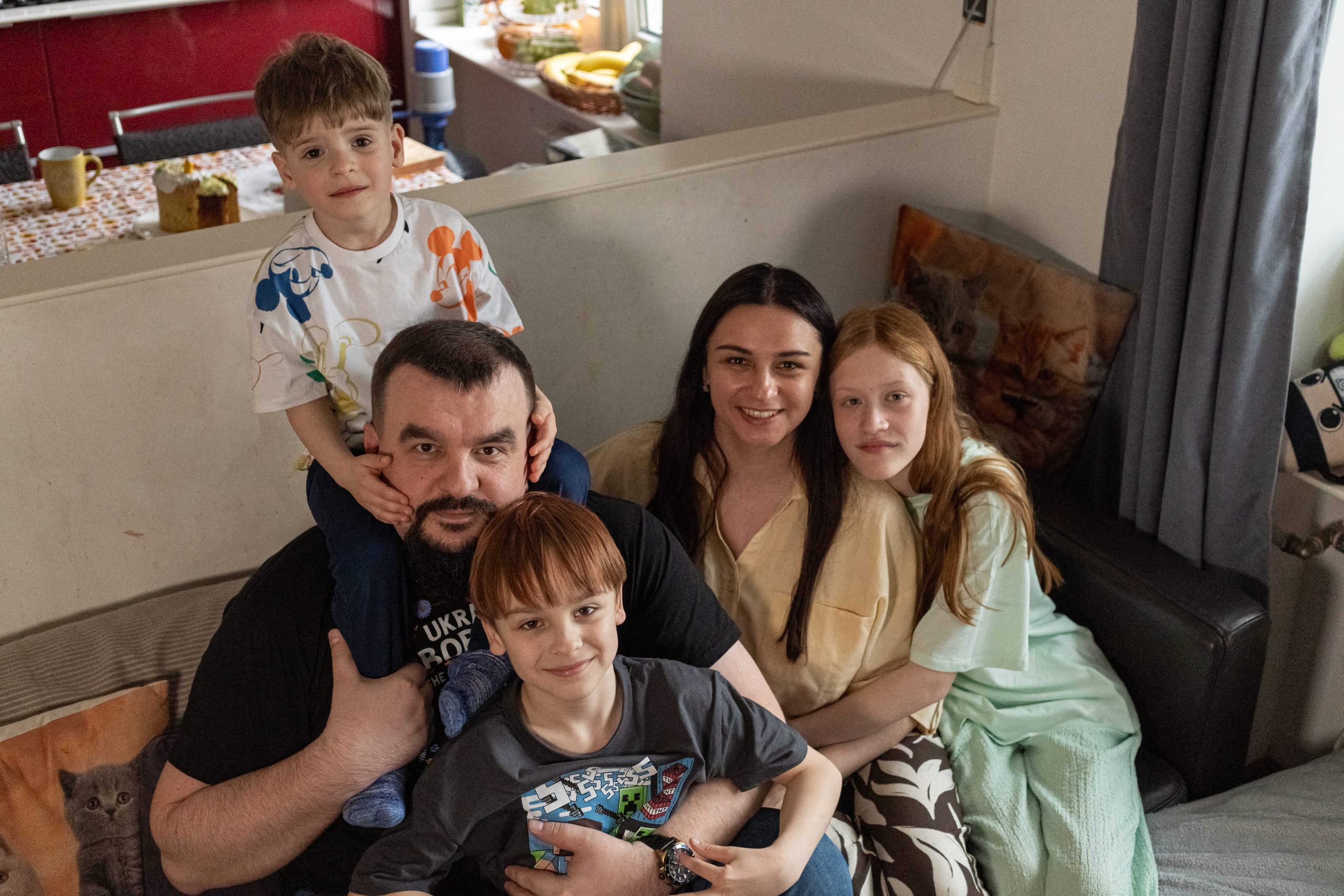 «Їхня попередня історія ― це вже просто історія»: як усиновлення дає можливість нового життя