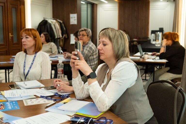Спеціалісти служб у справах дітей пройшли навчання по роботі в системі «Діти» Система діти1
