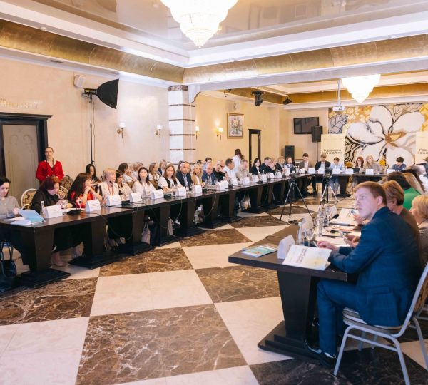 БФ «Рідні» долучився до засідання Ради регіонів у Києві Засідання ради регіонів2