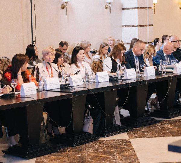 БФ «Рідні» долучився до засідання Ради регіонів у Києві Засідання ради регіонів3