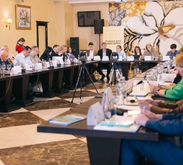БФ «Рідні» долучився до засідання Ради регіонів у Києві Засідання ради регіонів4