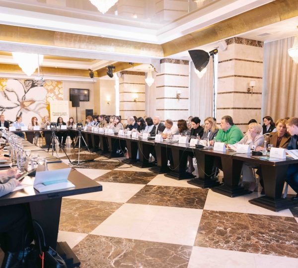 БФ «Рідні» долучився до засідання Ради регіонів у Києві Засідання ради регіонів5